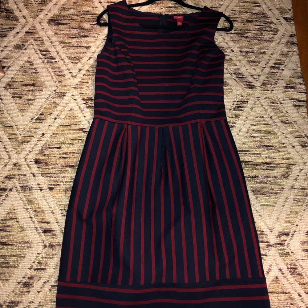 Classic dress. Size large. Great for any event!